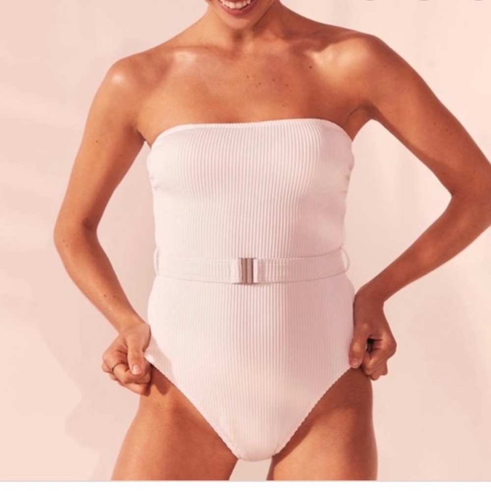 Abercrombie white ribbed one piece with belt